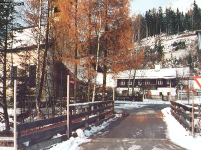 Datei-Vorschaubild - Bergbaumuseum_Seitenansicht Winter Straße_2005.jpg