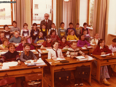 Datei-Vorschaubild - Schulchronik_Vierte-Klasse Macho-Hans_1975.jpg