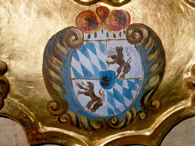 Datei-Vorschaubild - Bergbaumuseum_Linker-Seitenaltar Wappen.1.jpg