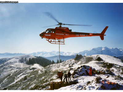Datei-Vorschaubild - Bergbahn_Betonieren Hubschrauber_1989.jpg