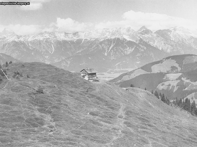 Datei-Vorschaubild - Höck-Leonhard_Asitzhütte aufgestockt Steinernes-Meer_1952.jpg