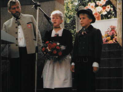 Datei-Vorschaubild - Höck-Leonhard_Eder-Georg Trachtenkinder_1988.jpg