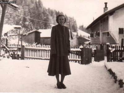 Datei-Vorschaubild - Klier-Theresia_Schwaiger-Theresia Thurnhaus_1947.jpg