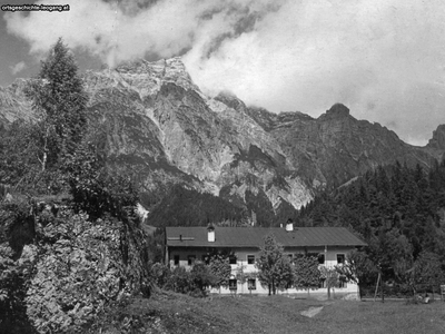 Datei-Vorschaubild - Bergbaumuseum_Restauration Bahnwirt_1939.jpg