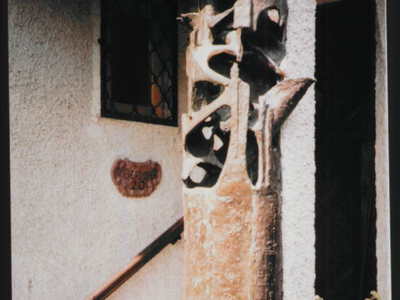Datei-Vorschaubild - Gemeindeamt_Kunstwerk Haus-Müllauer_1995.jpg