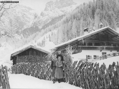Datei-Vorschaubild - Breitfuß-Susanne_Huderbauer Winter_1950.jpg