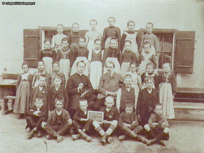 Datei-Vorschaubild - Schulchronik_Zweite-Klasse Schuljahr_1912.jpg