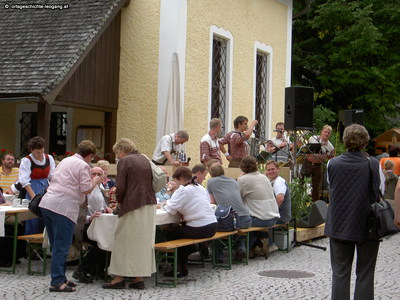 Datei-Vorschaubild - Gemeindeamt-Leogang_Hütten_2006.jpg