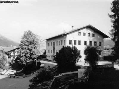 Datei-Vorschaubild - Schulchronik_Schulhaus.1_1964.jpg