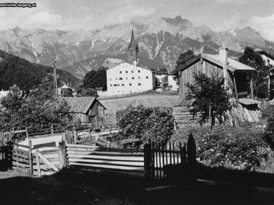 Datei-Vorschaubild - Bergbaumuseum_Schwarzbach Dorf Steinernes-Meer_1938.jpg