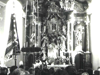 Datei-Vorschaubild - Bergbaumuseum_Fahnenweihe Pfarrkirche.1_1962.jpg
