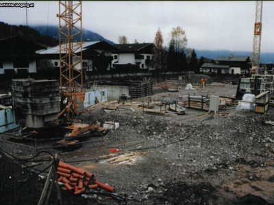 Datei-Vorschaubild - Gemeindeamt_Baugrube.1_1996.jpg