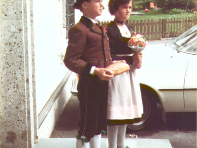 Datei-Vorschaubild - Gemeindeamt_Trachtenkinder_1983.jpg