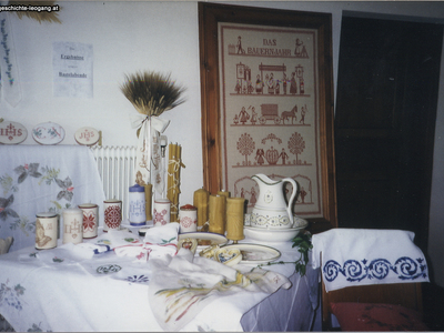 Datei-Vorschaubild - Katholische-Frauenschaft_50-Jahr-Jubiläum Ausstellung.2_1996.jpg