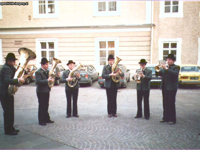 Datei-Vorschaubild - Gemeindeamt-Leogang_Musikkapelle_1987.jpg