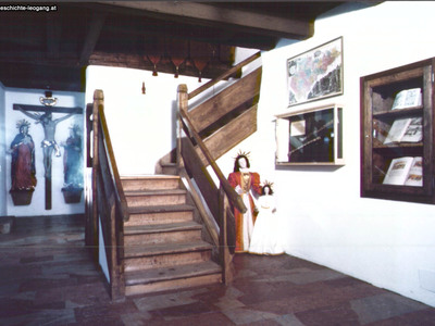Datei-Vorschaubild - Bergbaumuseum_Eingangsbereich_1999.jpg