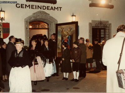Datei-Vorschaubild - Bergbaumuseum_Abholung Gemeindehaus_1984.jpg