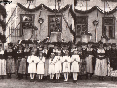 Datei-Vorschaubild - Bergbaumuseum_Kinder Glocken Katholische-Frauenschaft_1949.jpg