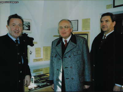Datei-Vorschaubild - Gemeindeamt_Bergbaumuseum Mayrhofer-Hermann Schausberger-Franz Grießner-Georg_1998.jpg