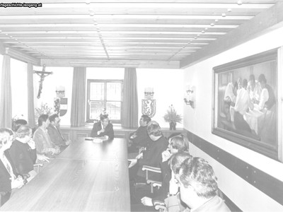 Datei-Vorschaubild - Vuray_Haslauer-Wilfried Gemeinderat Sitzungssaal_1981.jpg