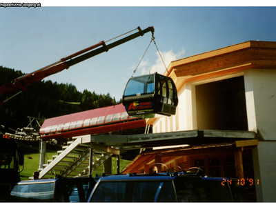 Datei-Vorschaubild - Bergbahn_Montage Gondeln_1991.jpg