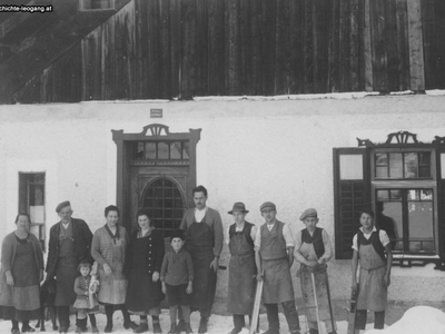 Datei-Vorschaubild - Bergbaumuseum_Familie Höll-Matthias Belegschaft.1_1926.jpg