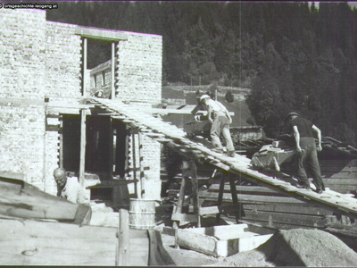 Datei-Vorschaubild - Bergbaumuseum_Bauarbeiter Empl-Rohbau.1_1940.jpg