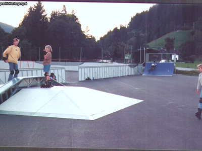 Datei-Vorschaubild - Madreiter-Josef_Rollschuhfahren.2_1997.jpg