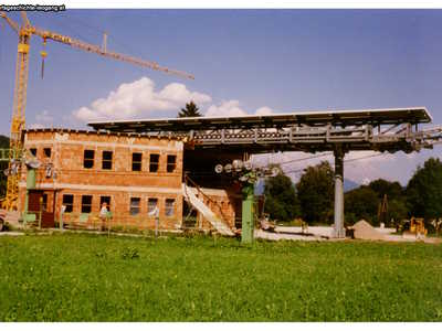 Datei-Vorschaubild - Bergbahn_Gebäude Ausfahrt-neu Ausfahrt-alt_1990.jpg