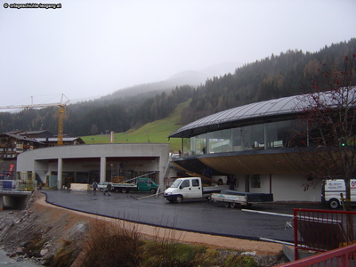 Datei-Vorschaubild - Bergbahn_Kasse Garage Seilbahnstation_2006.jpg