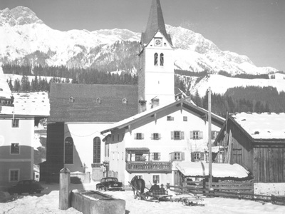 Datei-Vorschaubild - Bergbaumuseum_Kirchenwirt Hutter Kirche Mitterhorn_1954.jpg
