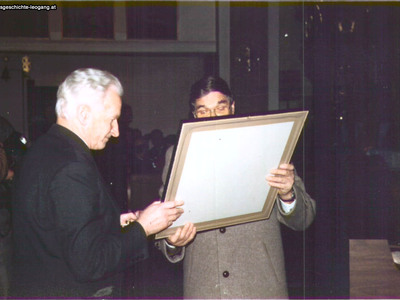 Datei-Vorschaubild - Bergbaumuseum_Goldener-Ehrenring Löcker-Johann Madreiter-Sebastian_1985.jpg