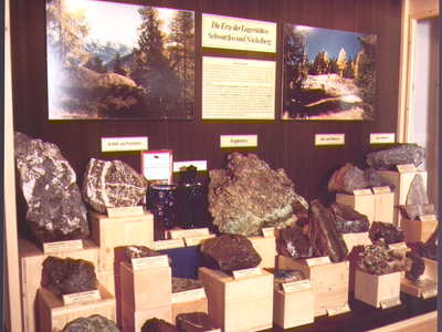 Datei-Vorschaubild - Bergbaumuseum_Mineralien.1_1999.jpg