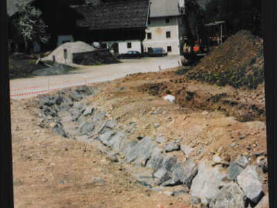 Datei-Vorschaubild - Gemeindeamt_Bachauskleidung Pfarrhof Mesnerbachl.1_1993.jpg