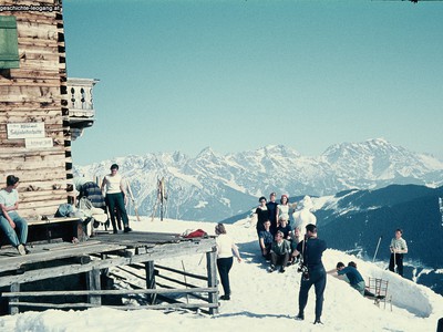 Datei-Vorschaubild - Altenberger-Sepp_Asitzhütte_1975.jpg