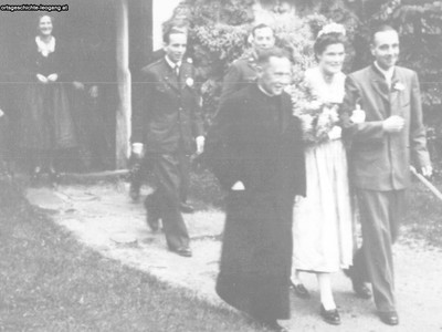 Datei-Vorschaubild - Seyffertitz_Hochzeit Neumayer-Martin Flüchtlingsehepaar_1946.jpg