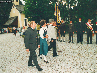 Datei-Vorschaubild - Gemeindeamt-Leogang_Scheiber-Matthias Ehepaar-Frick Annakapelle Heimkehrer Riedlsperger-Josef Höck-Leonhard Pfeffer-Josef_1993.jpg