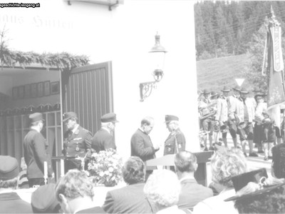 Datei-Vorschaubild - Bergbaumuseum_Festgäste.3_1988.jpg