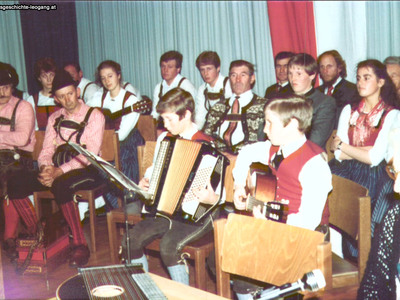 Datei-Vorschaubild - Bildungswerk_Musikgruppe.5_1980.jpg