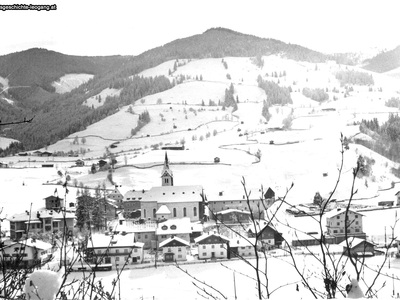 Datei-Vorschaubild - Jelinek_Winter Dorf Mayrhofer-Neubauten Postamt Wimbachhalt Irrachbauer Durchen Bichlbauer Kaffeehaus Wimbachbauer_1958.jpg
