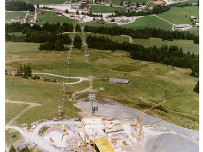 Datei-Vorschaubild - Bergbahn_Fundamente Sessellift-alt Gondelbahn-neu_1991.jpg