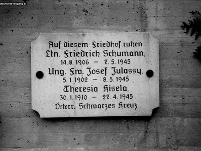 Datei-Vorschaubild - Bergbaumuseum_Grabplatte Schumann-Friedrich_1945.jpg