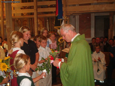 Datei-Vorschaubild - Gemeindeamt_Schulkinder Commandeur-Piet_2003.jpg