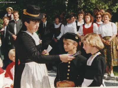 Datei-Vorschaubild - Katholische-Frauenschaft_Kinder Mayrhofer-Elisabeth_1992.jpg