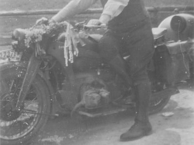 Datei-Vorschaubild - Gruber-Leonhard_Empl-Simon Motorrad_1935.jpg