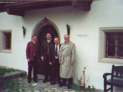 Datei-Vorschaubild - Bergbaumuseum_Mayrhofer-Hermann Grießner Scheiber-Matthias Schausberger-Franz Landeshauptmann_2003.jpg
