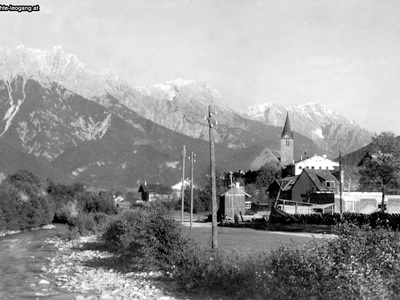 Datei-Vorschaubild - Wirthmiller_Kirche Kirchenwirt Tischlerei-Zehentner-Bau Hochkönig Waggerl-Jakob_1930.jpg