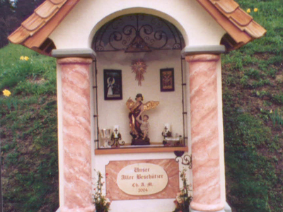 Datei-Vorschaubild - Hammerschmied-Edi_Neudeggbauer Schutzengelkapelle_2003.jpg