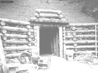 Datei-Vorschaubild - Bergbaumuseum_Eingang.1_1988.jpg