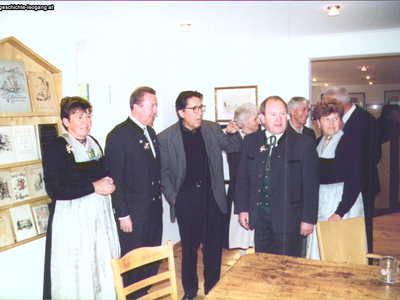 Datei-Vorschaubild - Kubin-Kabinett_Eröffnung Mayrhofer-Hermann Paulick-Otto Scheiber-Matthias Mayrhofer-Elisabeth Scheiber-Maria_1999.jpg